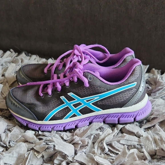 Asics Shoes - Asics womens tennis shoe size 6